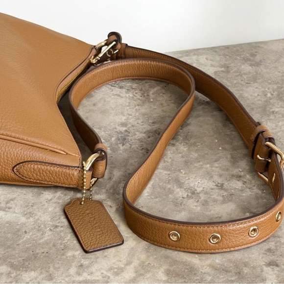 Authentic Coach Ellie Tan Leather Shoulder Bag - Picture 10 of 14